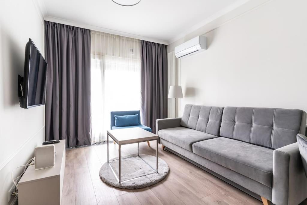 Chic & Luxury Apartment By Mennica Residence Warschau Buitenkant foto