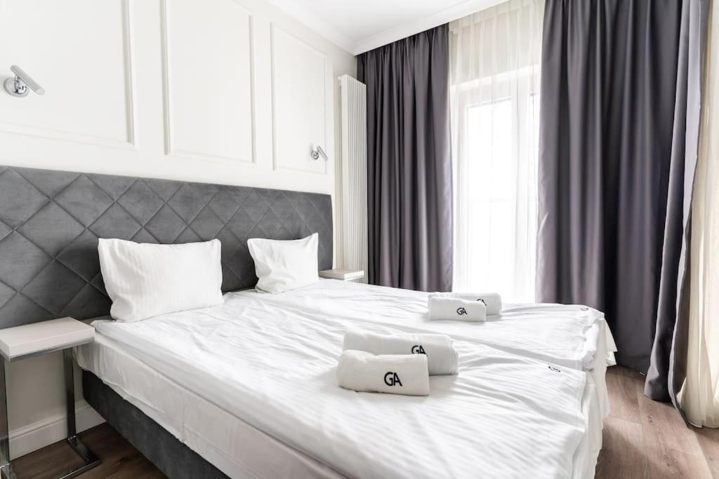 Chic & Luxury Apartment By Mennica Residence Warschau Buitenkant foto