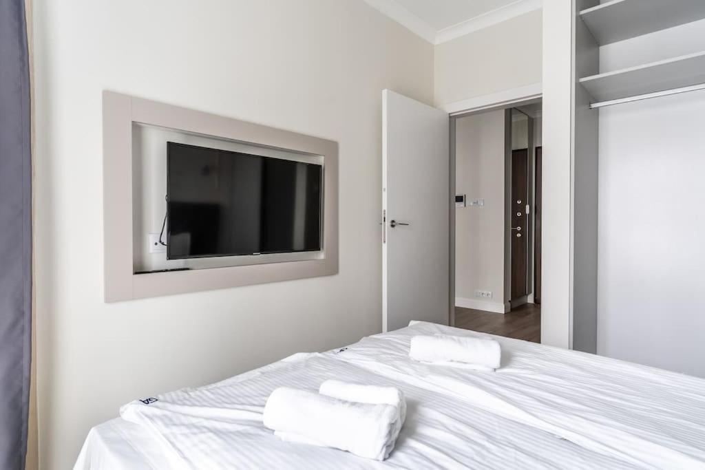 Chic & Luxury Apartment By Mennica Residence Warschau Buitenkant foto