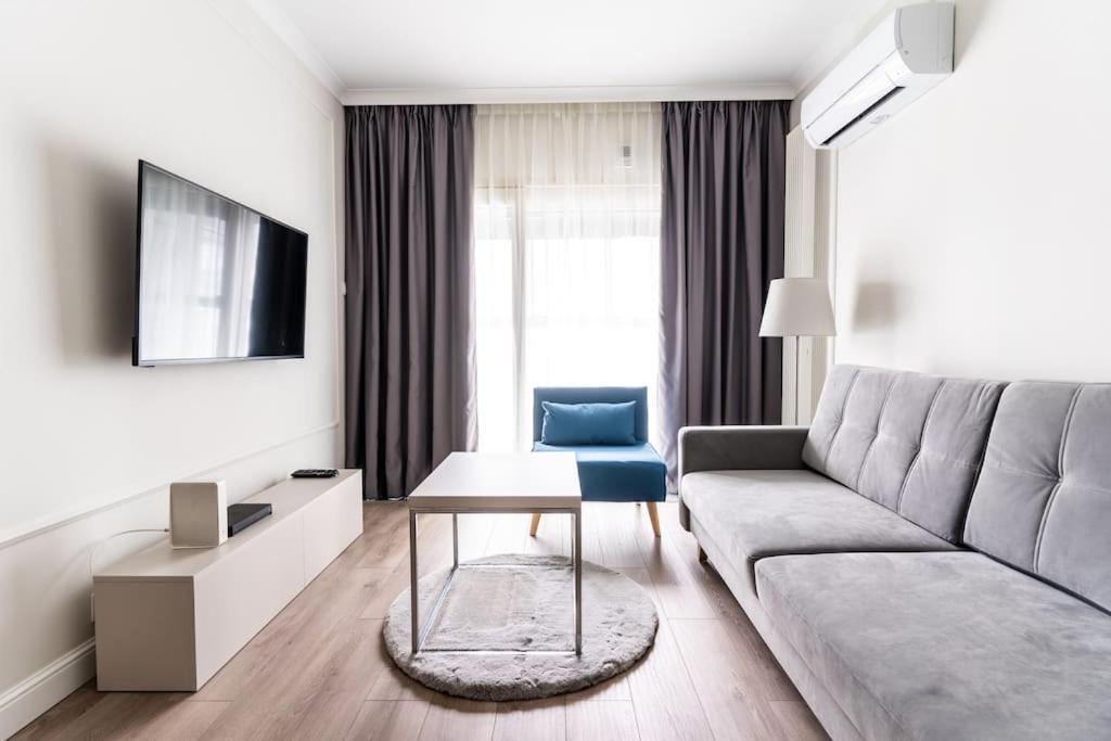 Chic & Luxury Apartment By Mennica Residence Warschau Buitenkant foto